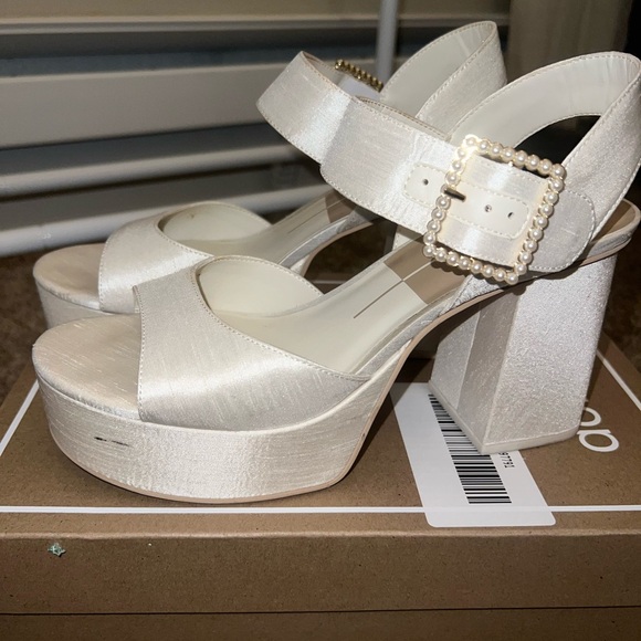 Size 8.5, only worn once, pearl detailed - so comfy! - Picture 4 of 8